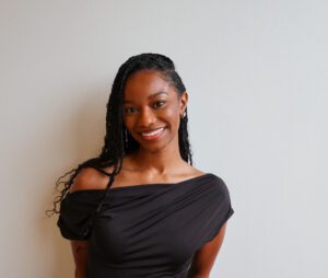 Nina, Front Desk